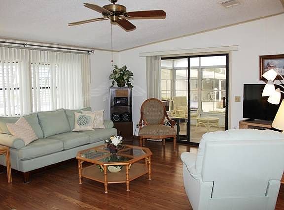 4th image of 74 Villa Ct