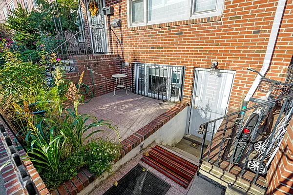 Rented by Compass | media 17