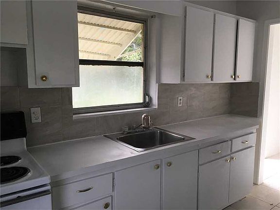 5th image of 610 N 24th Ave