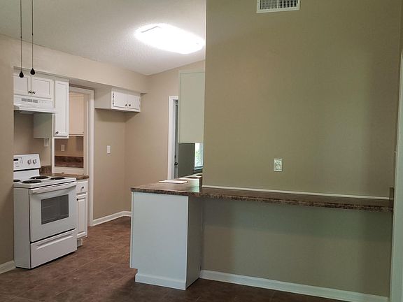 3rd image of 8242 Cedarbrook Dr