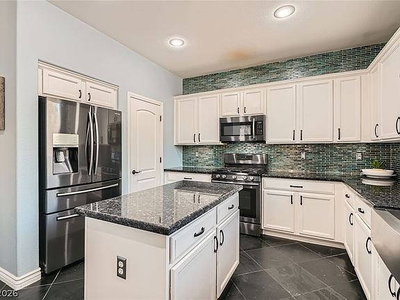 4th image of 9580 Magnificent Ave