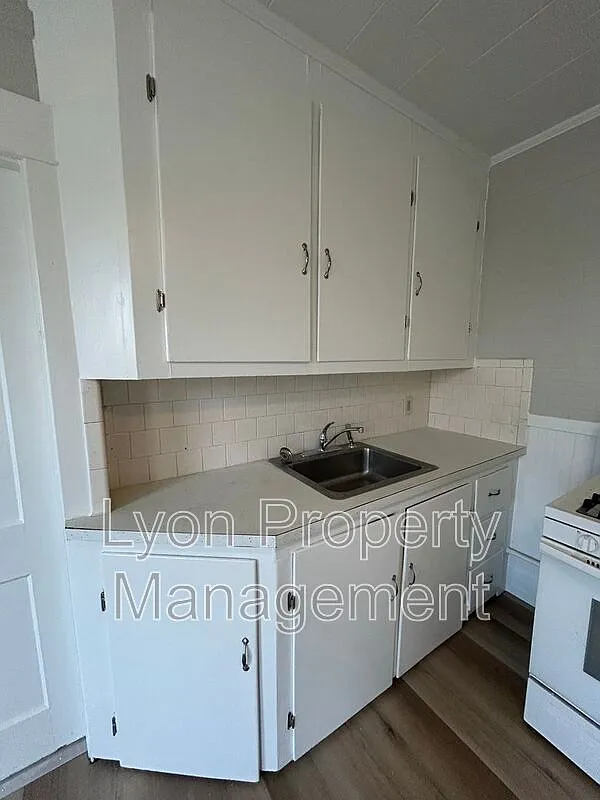 1 bed, 1.0 bath, $1,225 — Photo 3