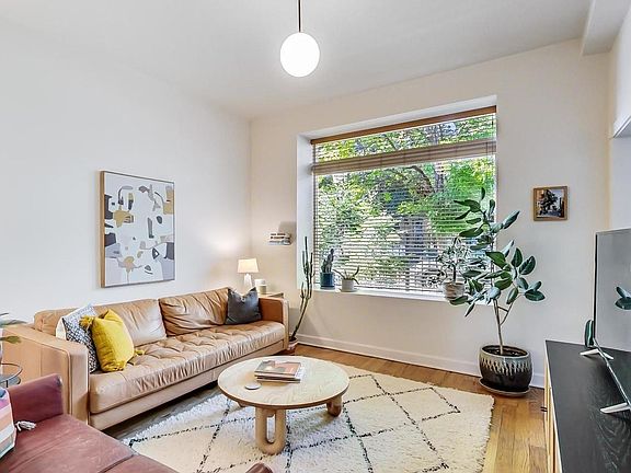 3rd image of 923 N Francisco Ave #1
