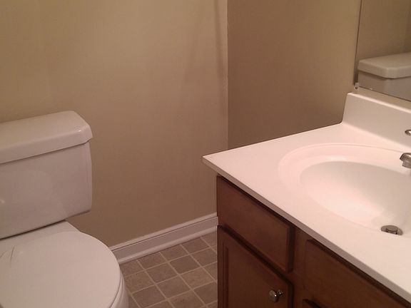 2nd image of 401 N Chesire Ct