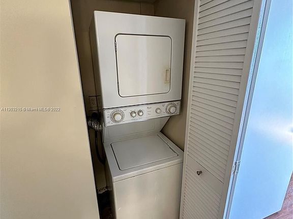5th image of 520 SE 5th Ave APT 1408