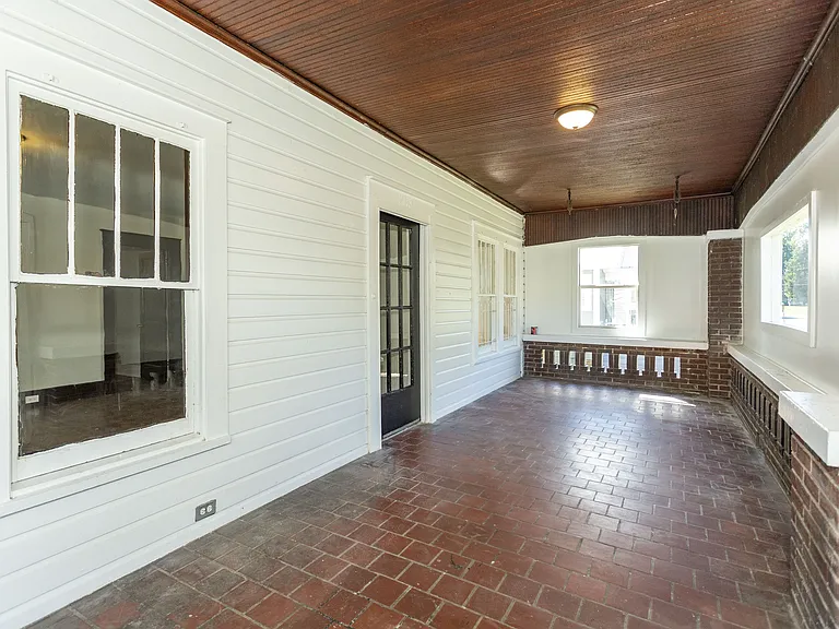 2715 Avenue H — Photo 10