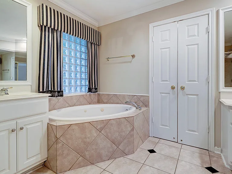 5365 Lampasas St — Photo 26