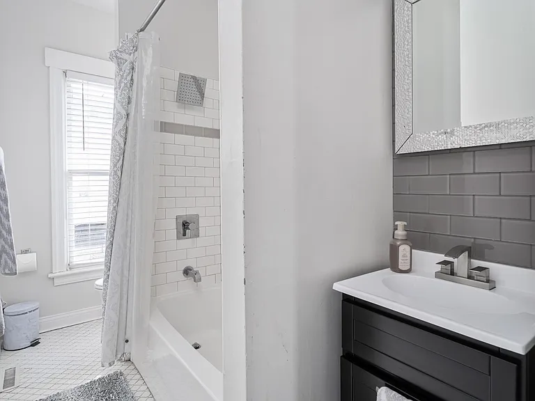802 Hamlet St — Photo 19