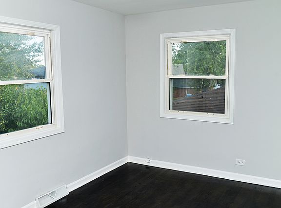 3rd image of 18931 Louise Dr