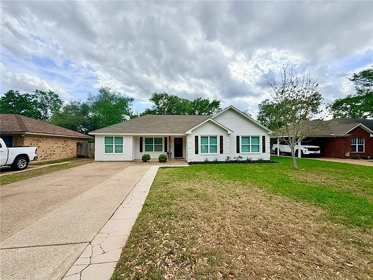 3209 Bonham Dr — Photo 1