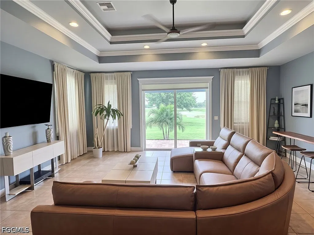 3 bed, 3.0 bath, 2628 sqft, $3,500 — Photo 3