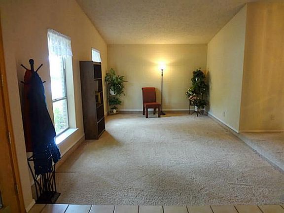4th image of 2816 Lemmontree Ln