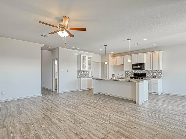 7910 Cypress Country Dr — Photo 12