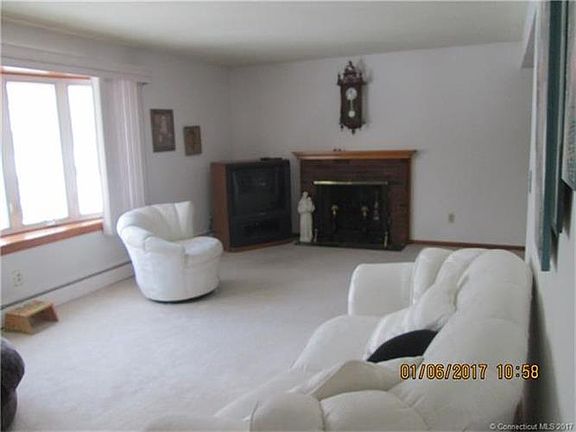 5th image of 20 Elmwood Dr