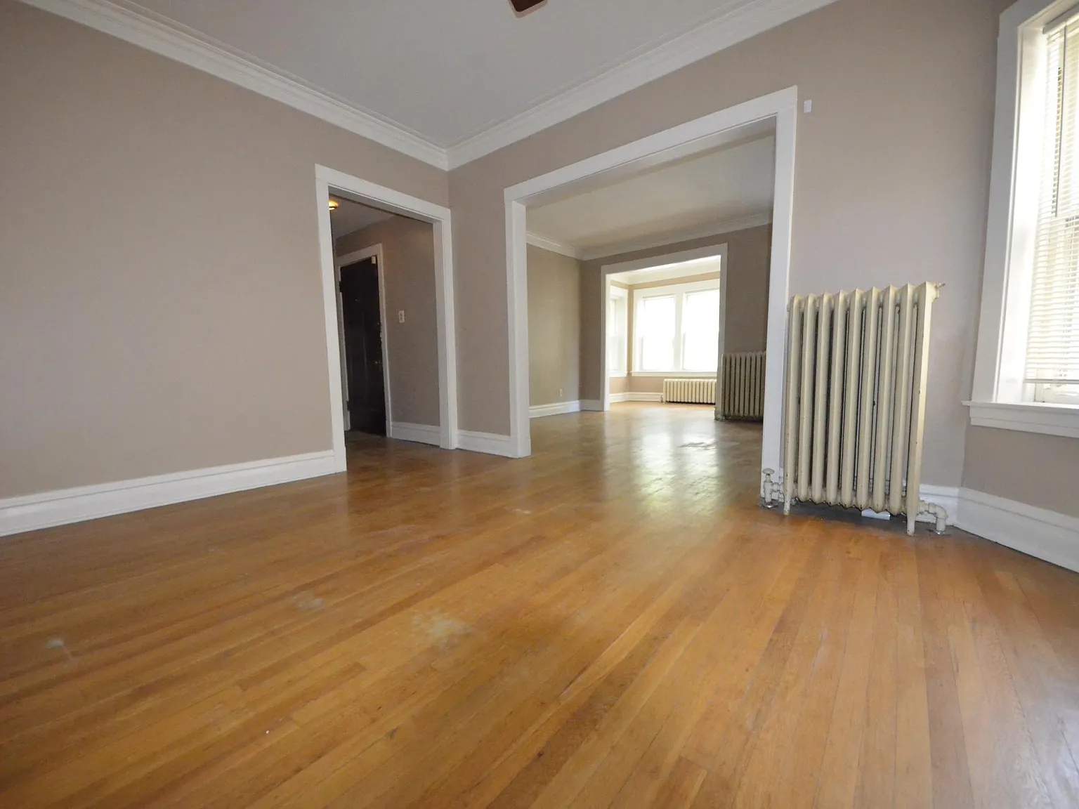 2 bed, 1000 sqft, $1,900 — Photo 2
