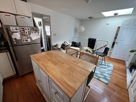 Rented by Delmark Realty LLC | media 64