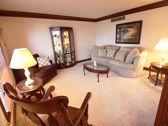 4th image of 9575 Warm Springs Ct