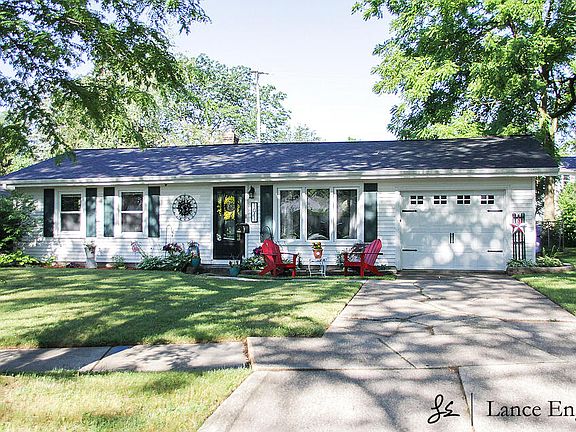 3rd image of 1641 Herrick Ave NE