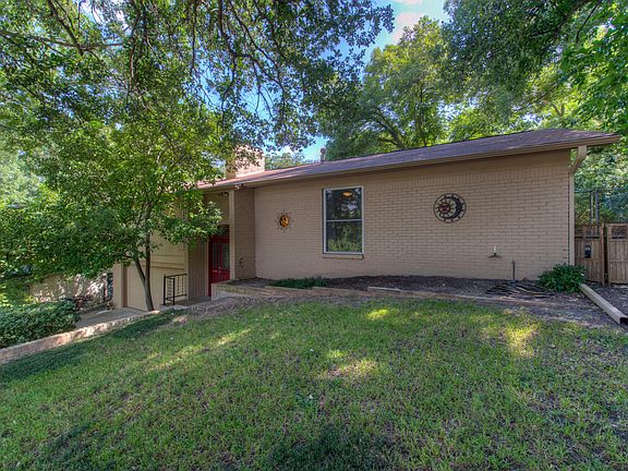 2nd image of 303 Cedarbrook Ct