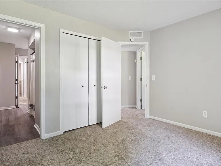 Hunter's Pond Apartments — Photo 8