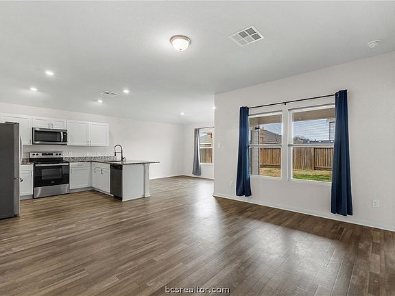 3rd image of 6018 Crest Bridge Ct