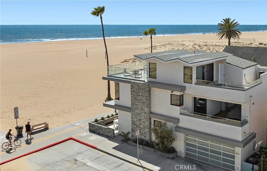 3 bed, 4.5 bath, 2300 sqft, $40,000 — Photo 1