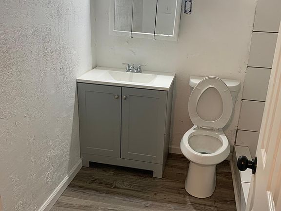 4th image of 165 W Dison Ave