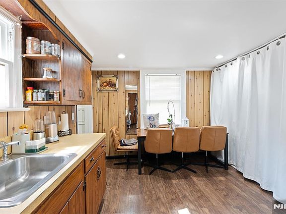 4th image of 307 Washington Avenue