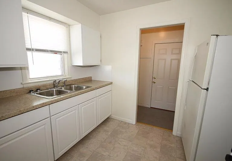 321 W 18th St — Photo 4