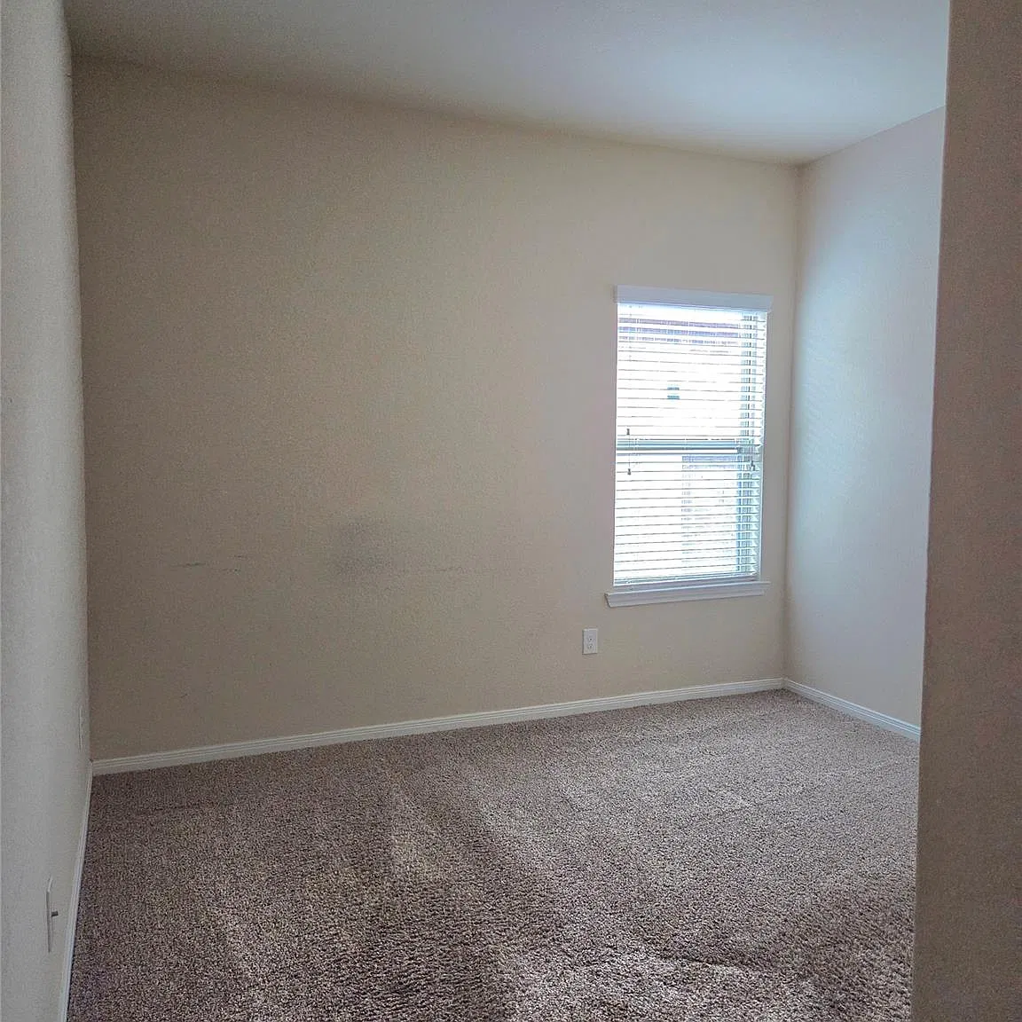 4 bed, 2.0 bath, 2053 sqft, $2,300 — Photo 4