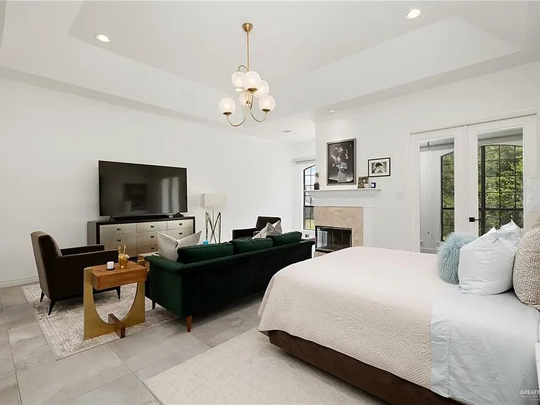 101 Sabine Ct — Photo 5