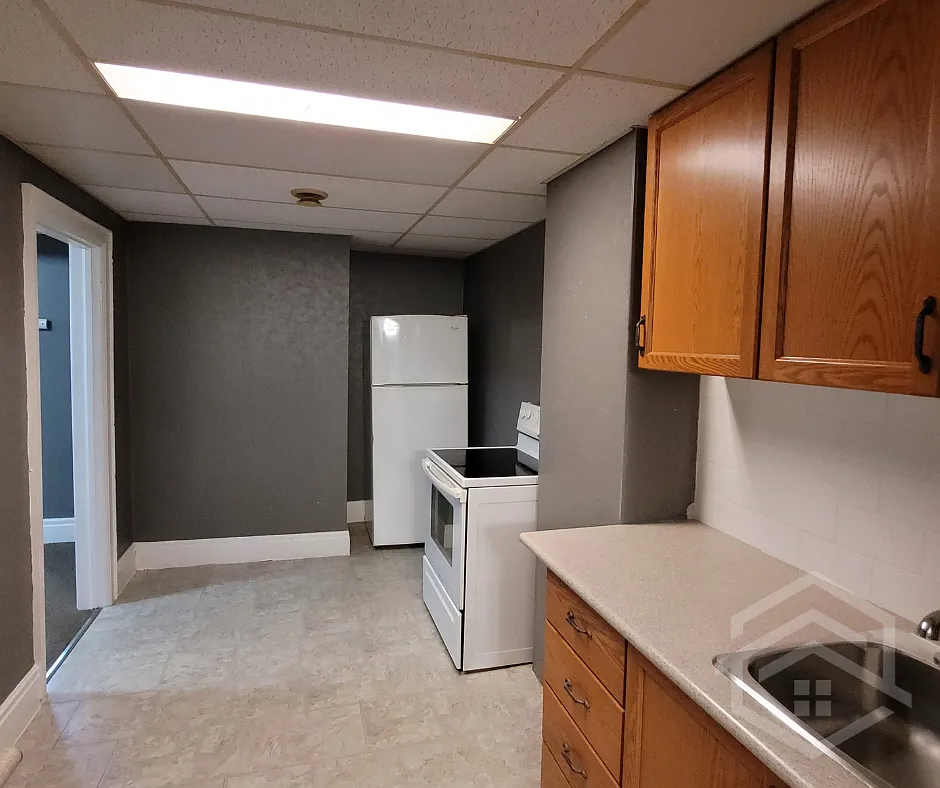 555 Dundas Street Woodstock — Photo 4