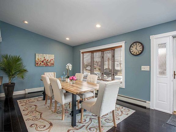 3rd image of 4054 Maywood Dr