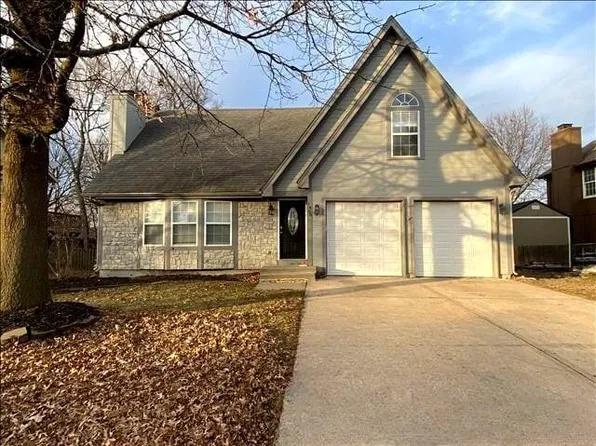 1400 Cottonwood Dr, Greenwood, MO 64034