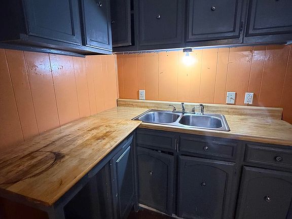 4th image of 135 Larry Avenue