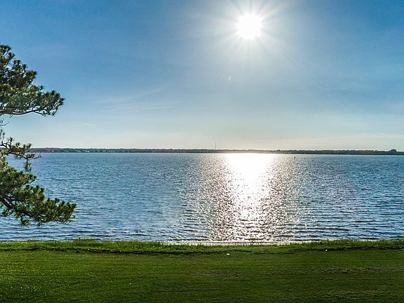 4th image of Shore Dr E