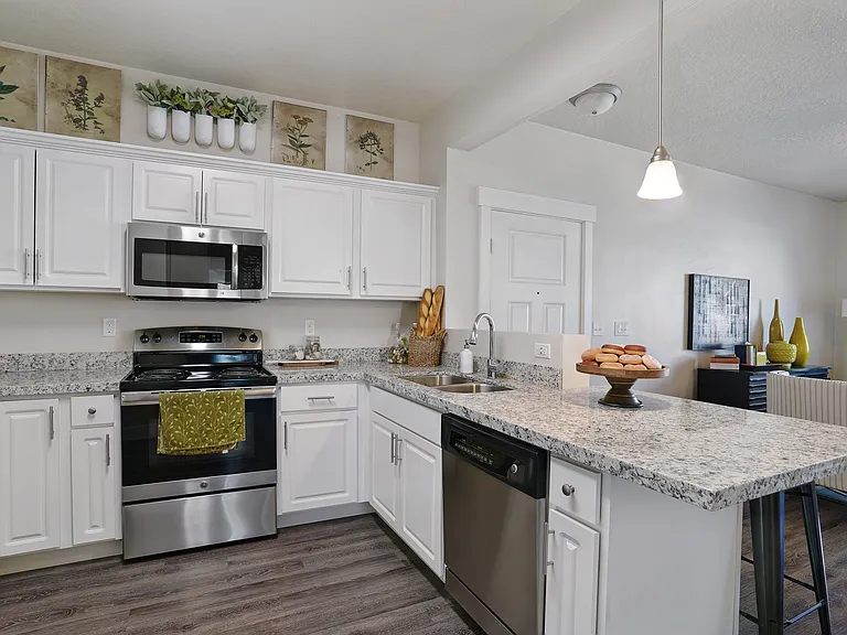 Draper Village Apartments — Photo 17