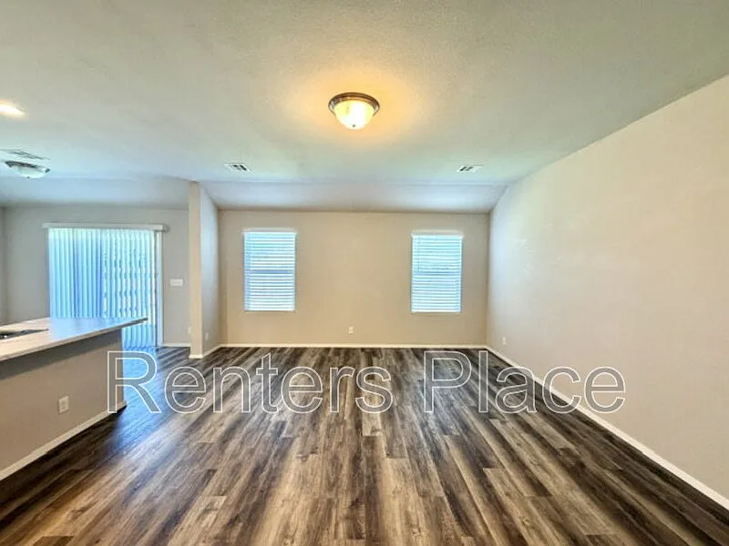 3 bed, 2.0 bath, 1594 sqft, $1,695 — Photo 2