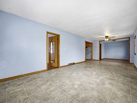 5th image of 2910 Schaeffer Dr SW