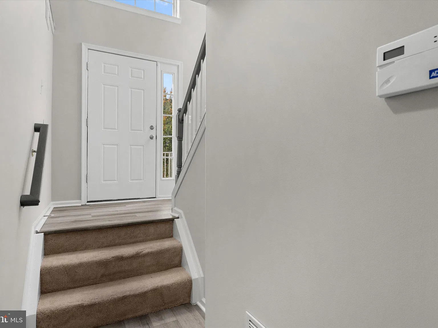 3 bed, 4.0 bath, 1970 sqft, $2,850 — Photo 3