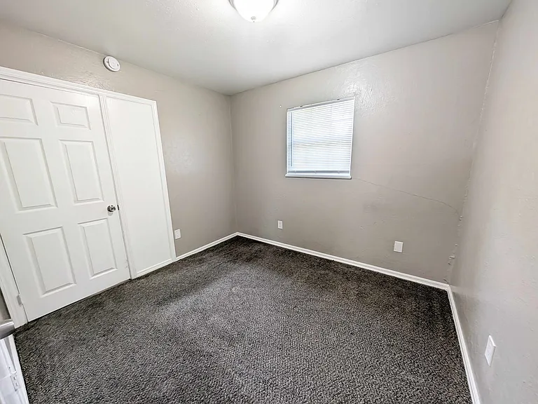 1025 Hoyt Ave — Photo 9