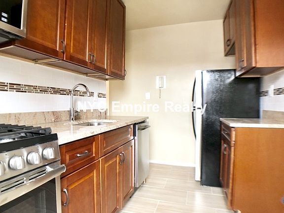 4th image of 23 Greenwich Ave #8J