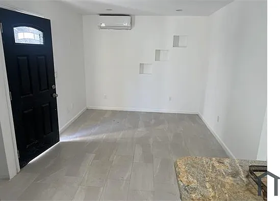 5420 Tampa Ave — Photo 1