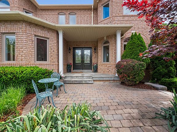 4th image of 37 Nevada Cres