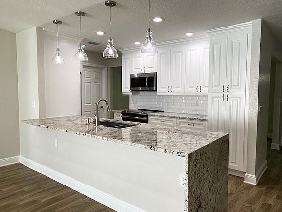 4th image of 2946 Meadow Wood Dr