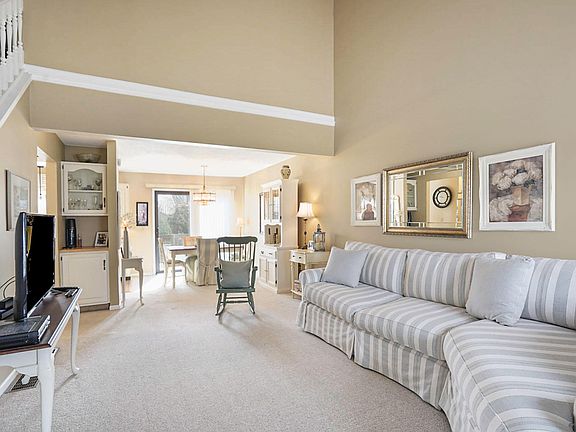 2nd image of 708 Bradford Pl NE #34