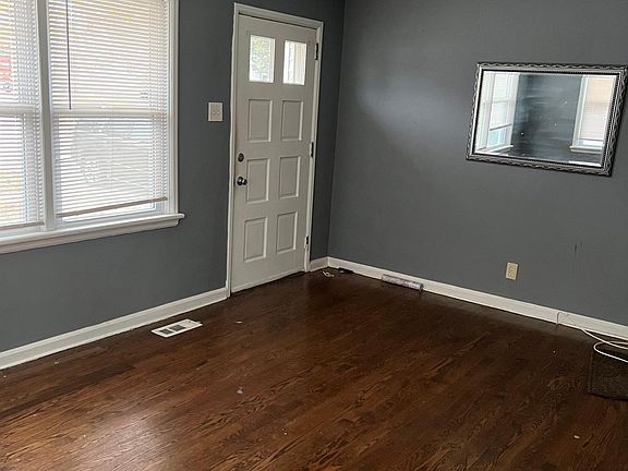 4th image of 247 Monica Dr