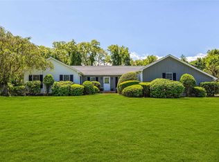 300 Fanning Rd, New Suffolk, NY 11956