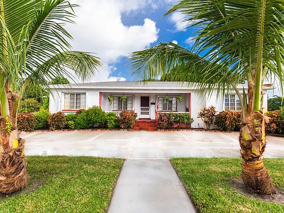 2nd image of 209 Cypress Dr