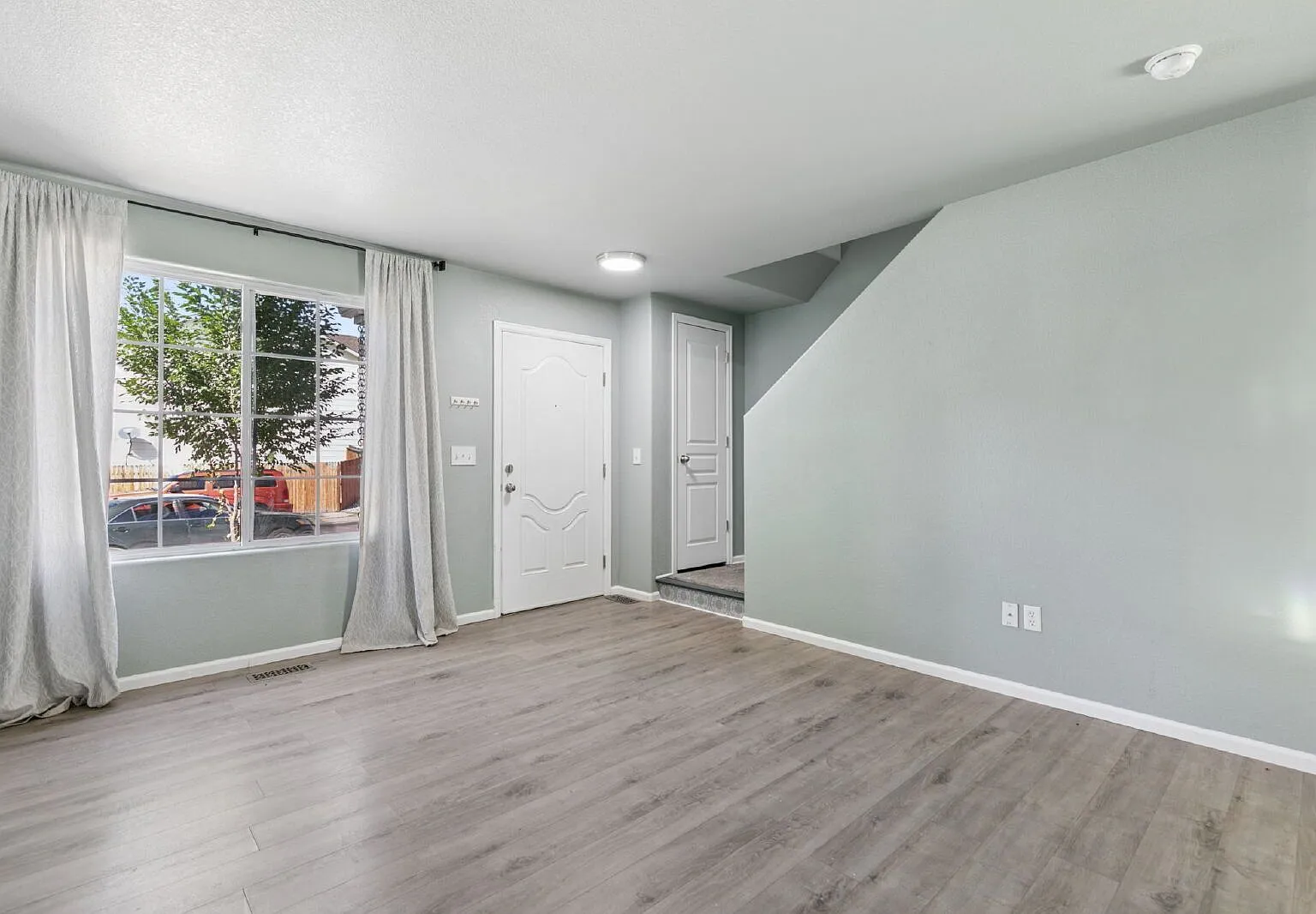 4 bed, 3.0 bath, 1750 sqft, $2,200 — Photo 4
